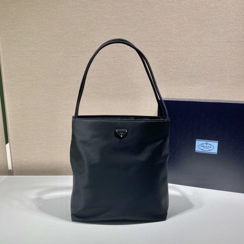 Pra*a tote bags